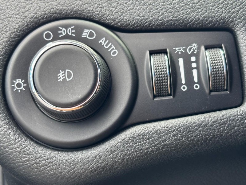 Jeep Cherokee Vehicle Image 16