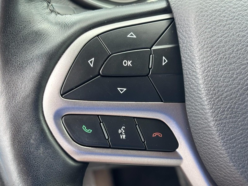 Jeep Cherokee Vehicle Image 17