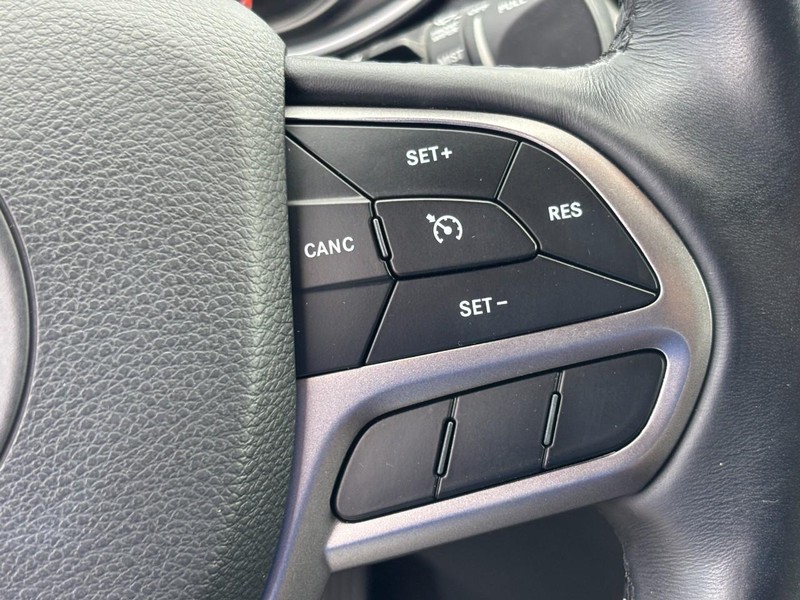 Jeep Cherokee Vehicle Image 18