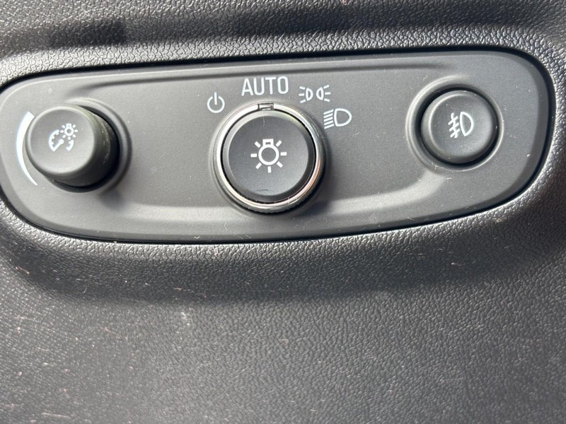 Chevrolet Equinox Vehicle Image 15