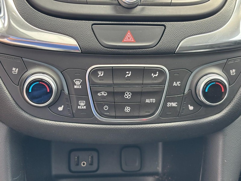 Chevrolet Equinox Vehicle Image 21