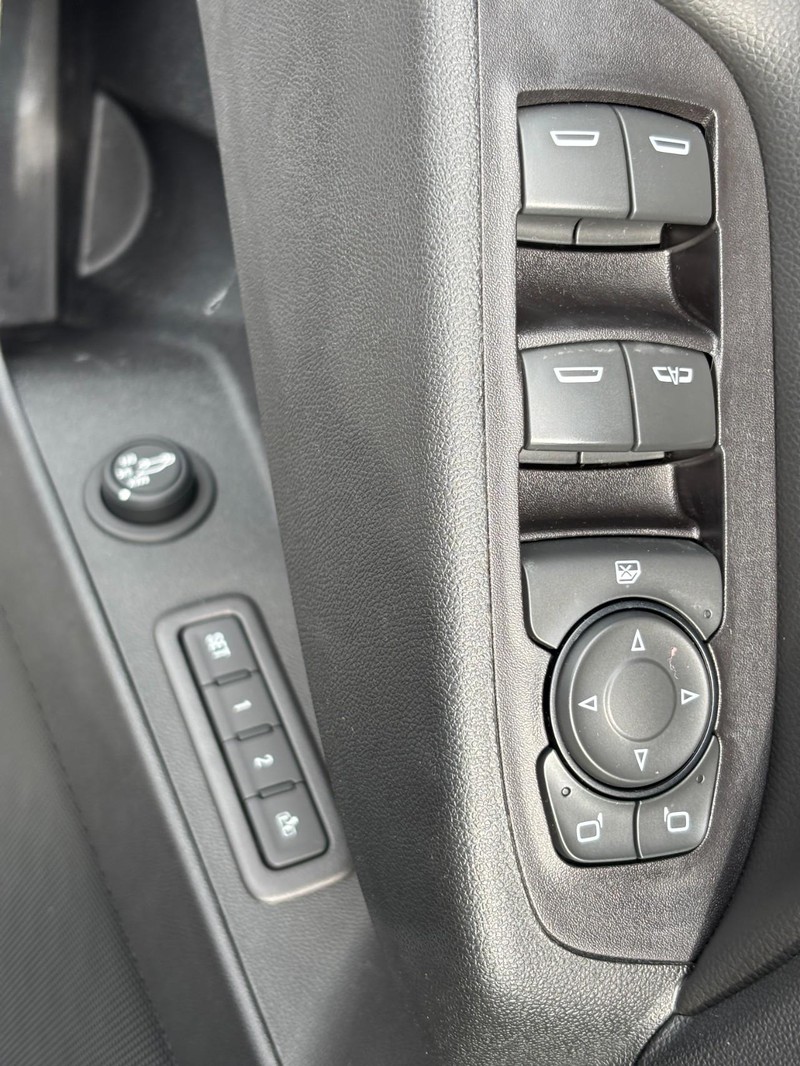 Chevrolet Equinox Vehicle Image 22