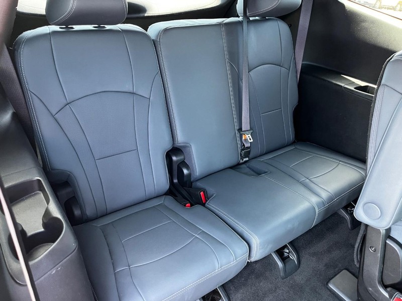Buick Enclave Vehicle Image 13