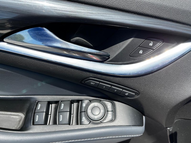 Buick Enclave Vehicle Image 18