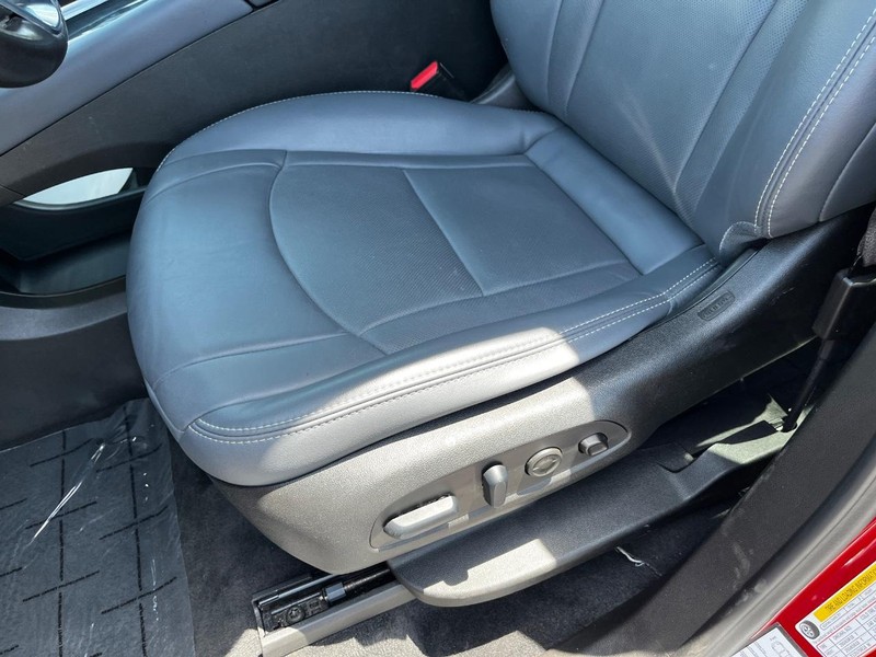 Buick Enclave Vehicle Image 19