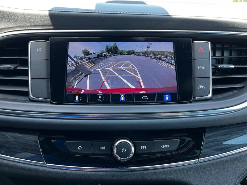Buick Enclave Vehicle Image 25