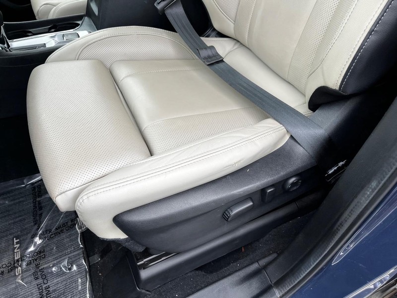 Subaru Ascent Vehicle Image 18