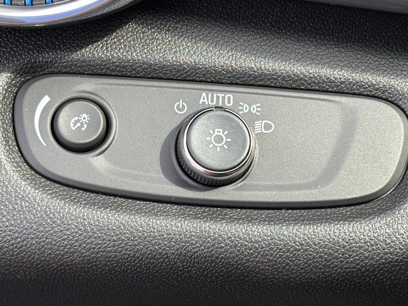 Chevrolet Trax Vehicle Image 12