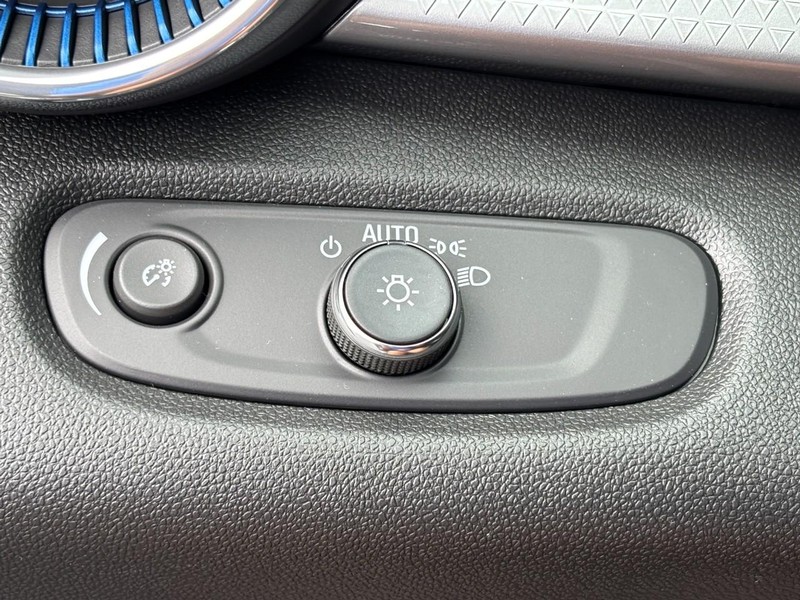 Chevrolet Trax Vehicle Image 12