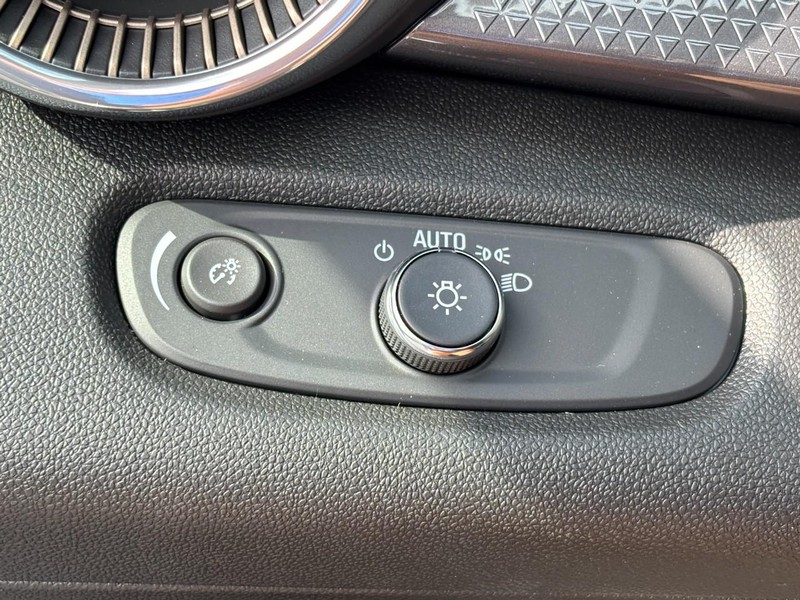 Chevrolet Trax Vehicle Image 12