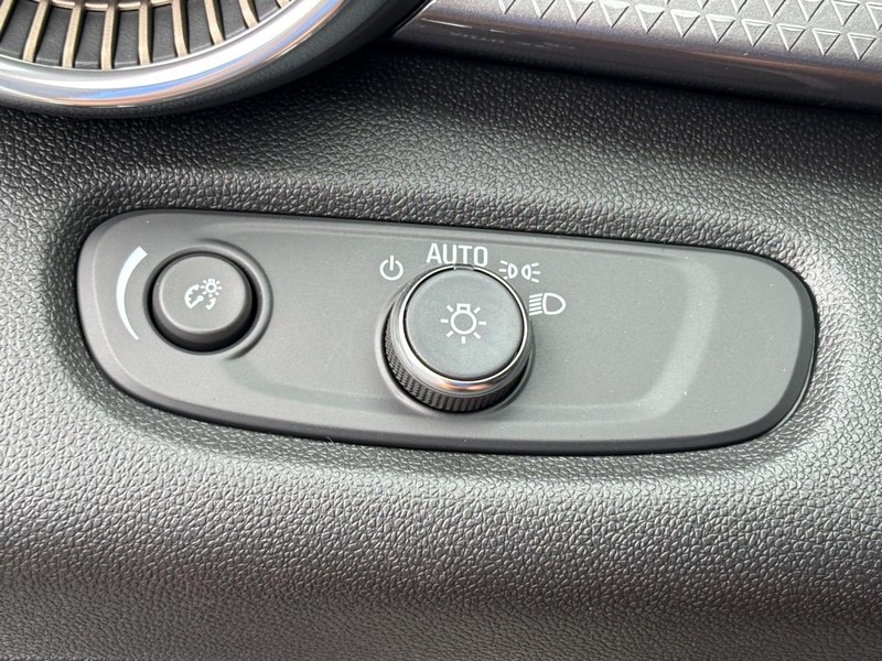 Chevrolet Trax Vehicle Image 12