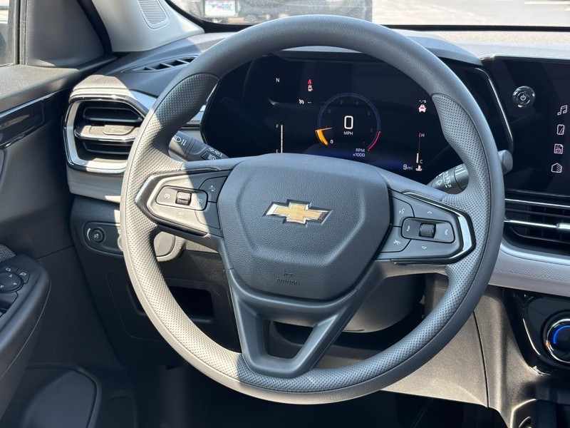 Chevrolet TrailBlazer Vehicle Image 08