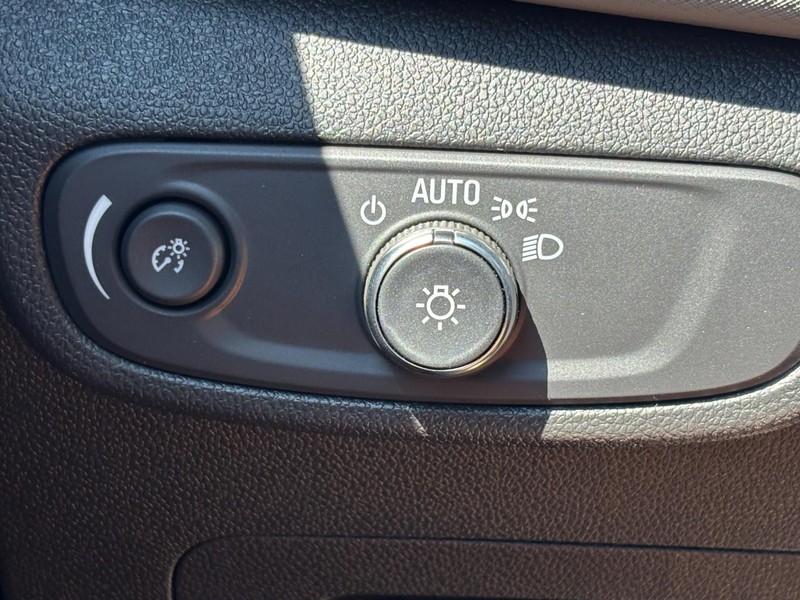 Chevrolet TrailBlazer Vehicle Image 12