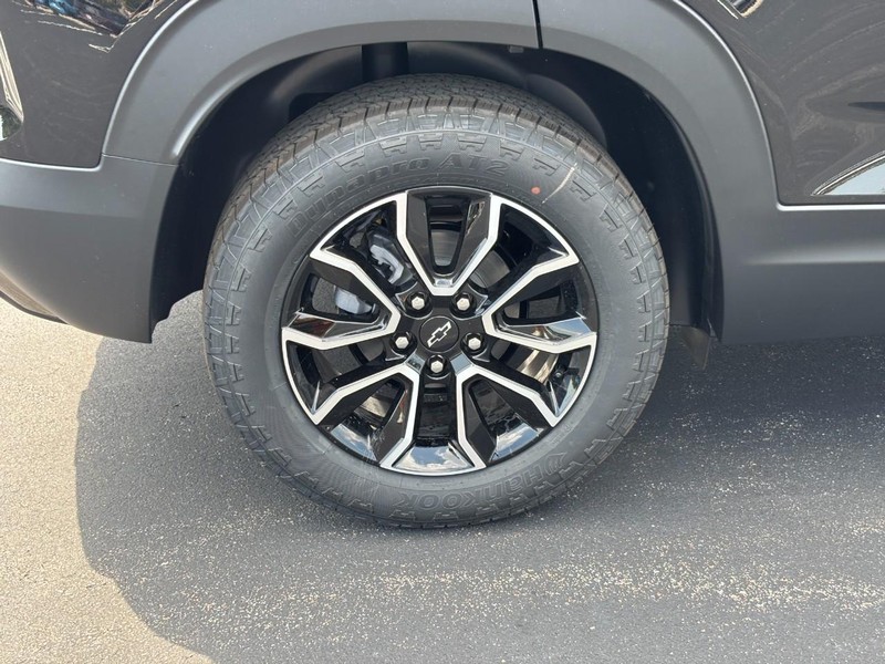 Chevrolet TrailBlazer Vehicle Image 05