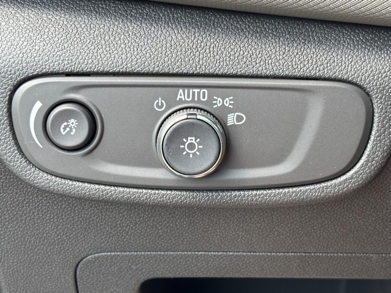 Chevrolet TrailBlazer Vehicle Image 12