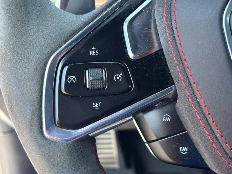 Chevrolet Corvette Vehicle Image 12
