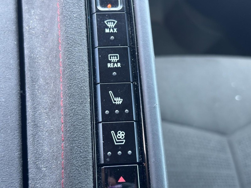 Chevrolet Corvette Vehicle Image 18