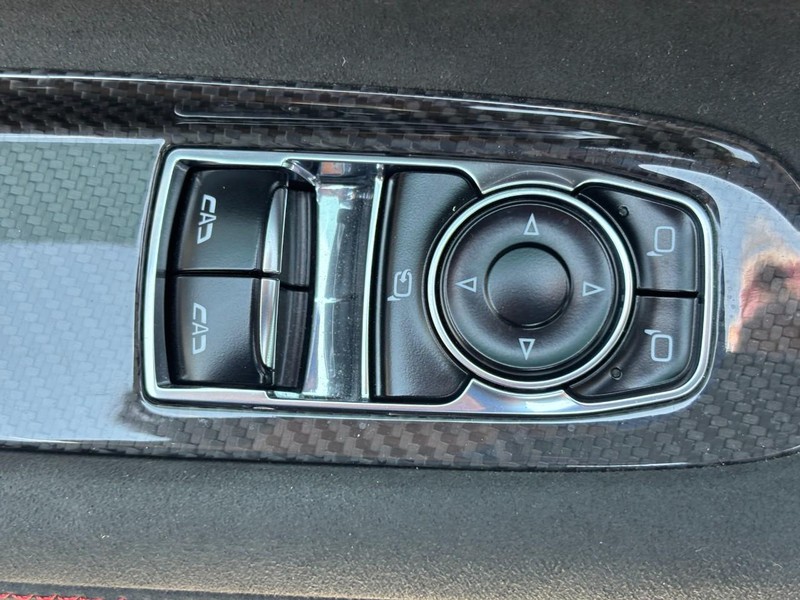 Chevrolet Corvette Vehicle Image 19
