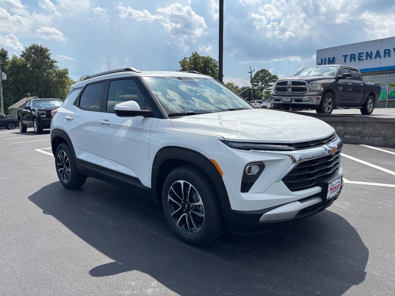 Chevrolet TrailBlazer Vehicle Image 02