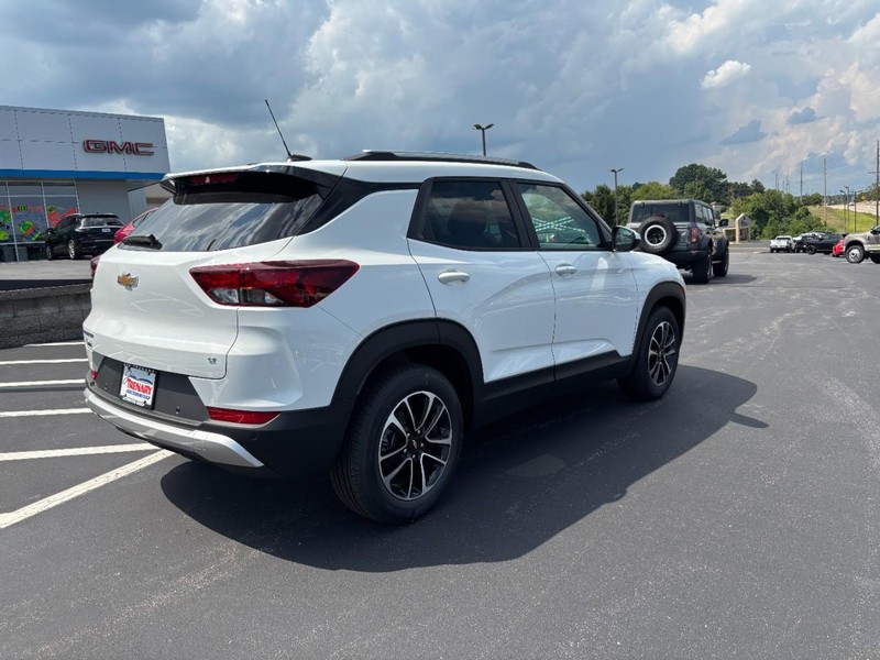 Chevrolet TrailBlazer Vehicle Image 04