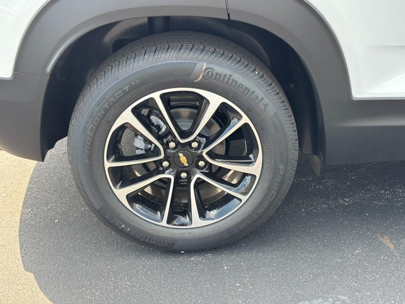 Chevrolet TrailBlazer Vehicle Image 05