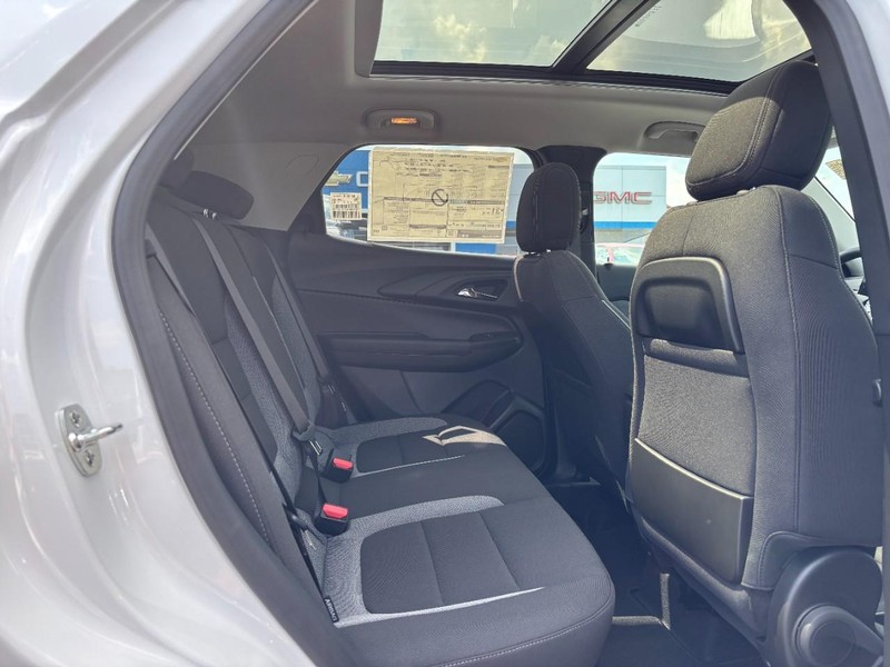Chevrolet TrailBlazer Vehicle Image 06