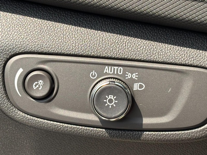 Chevrolet TrailBlazer Vehicle Image 12