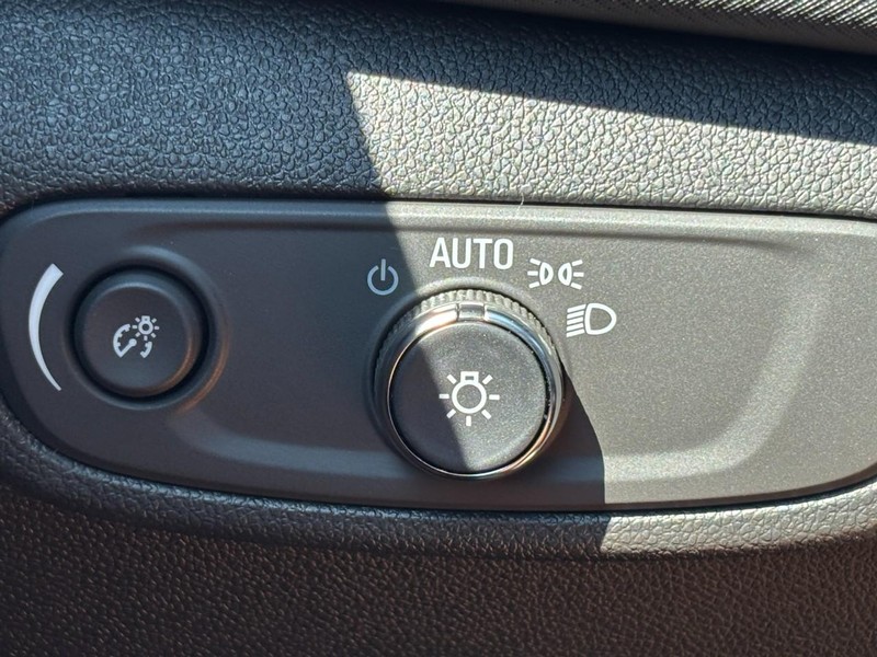 Chevrolet TrailBlazer Vehicle Image 12