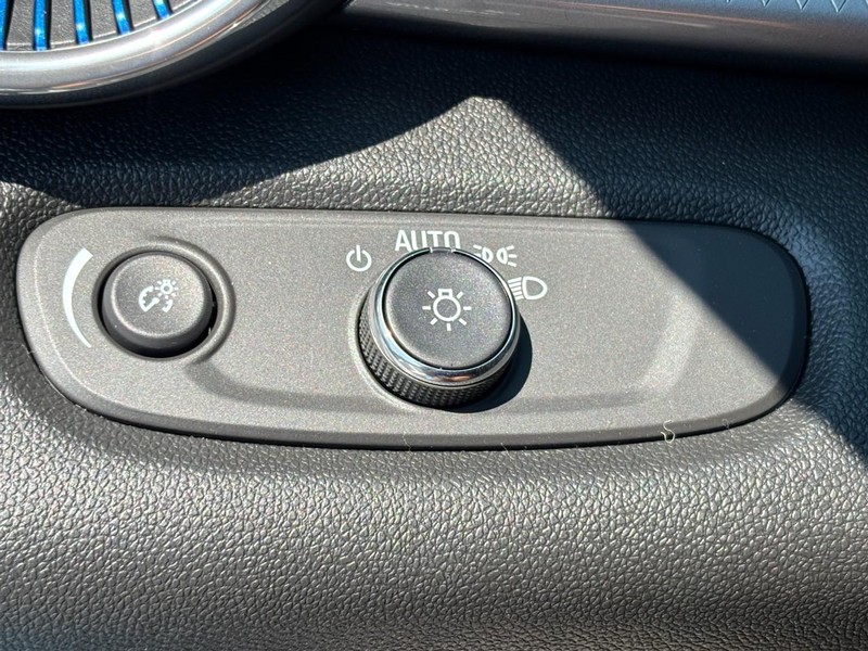 Chevrolet Trax Vehicle Image 12
