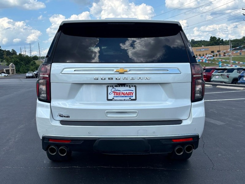 Chevrolet Suburban Vehicle Image 04