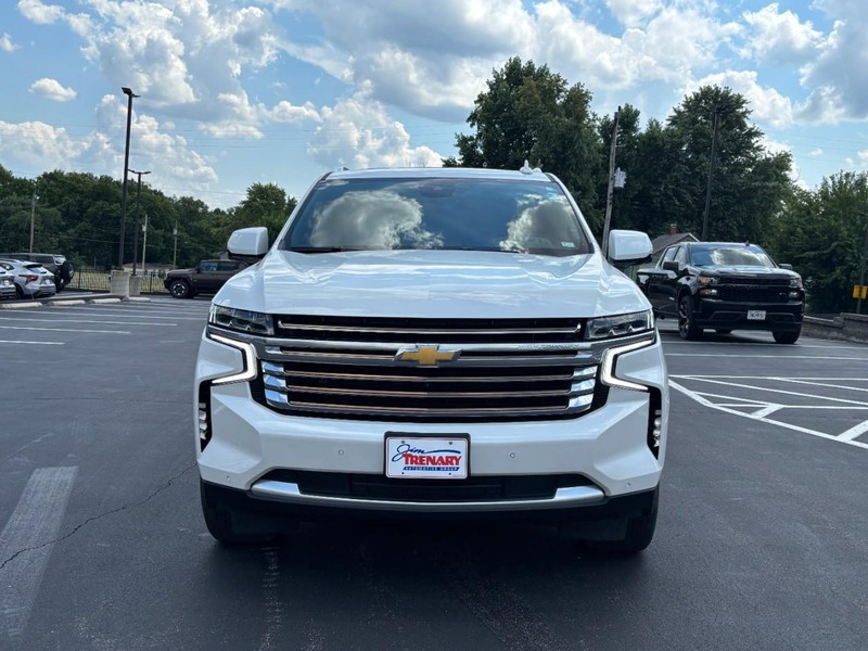 Chevrolet Suburban Vehicle Image 08