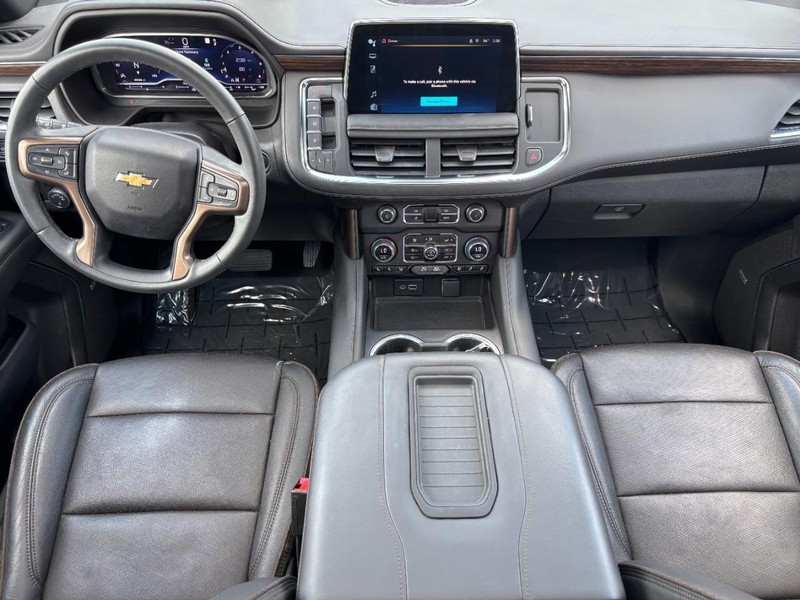 Chevrolet Suburban Vehicle Image 11