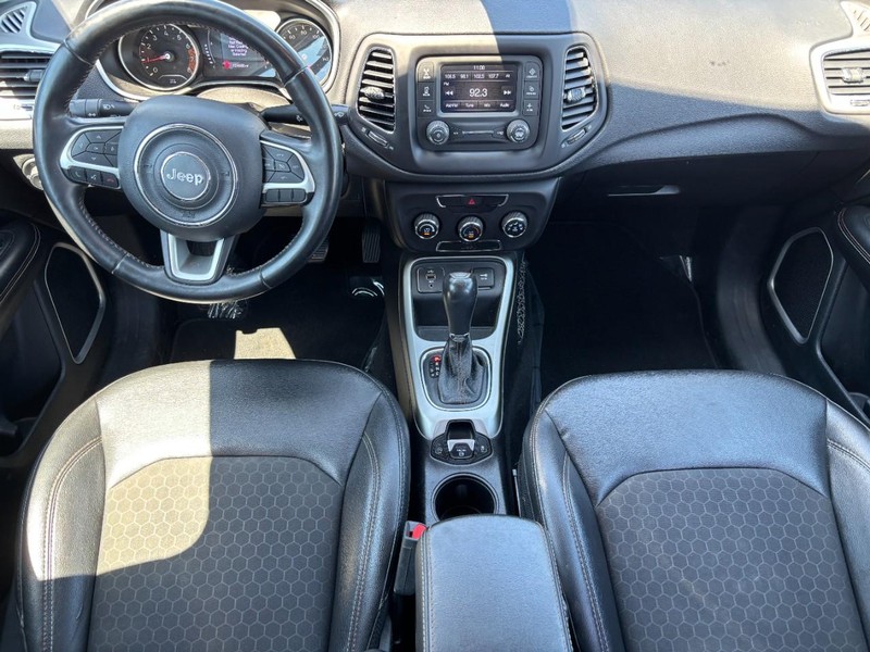 Jeep Compass Vehicle Image 11