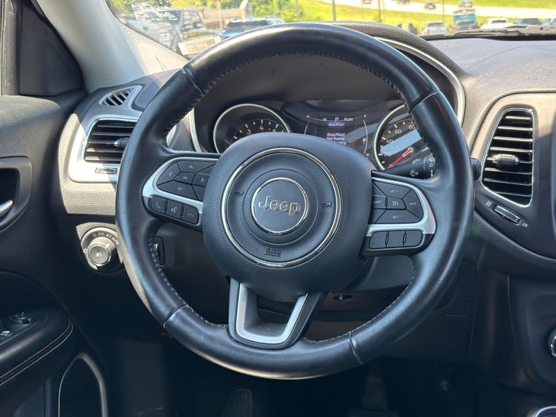 Jeep Compass Vehicle Image 12