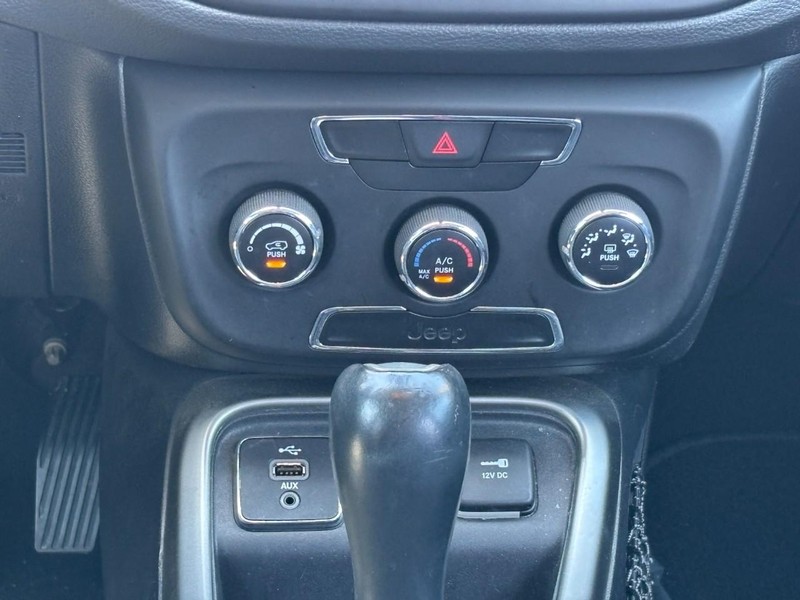 Jeep Compass Vehicle Image 14