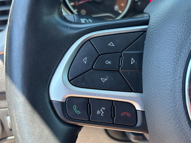 Jeep Compass Vehicle Image 17