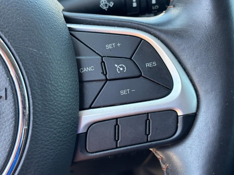 Jeep Compass Vehicle Image 18