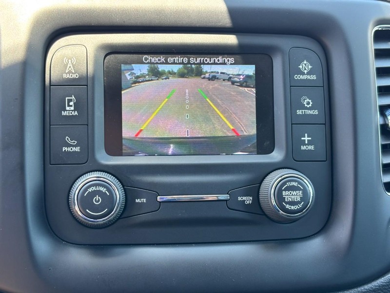 Jeep Compass Vehicle Image 21