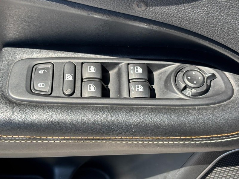 Jeep Compass Vehicle Image 23