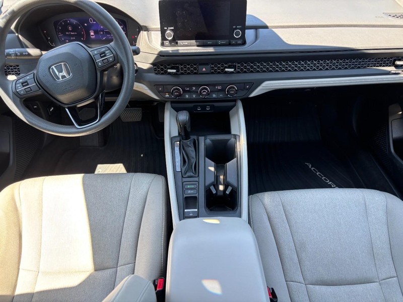 Honda Accord Sedan Vehicle Image 11