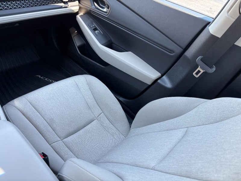 Honda Accord Sedan Vehicle Image 15