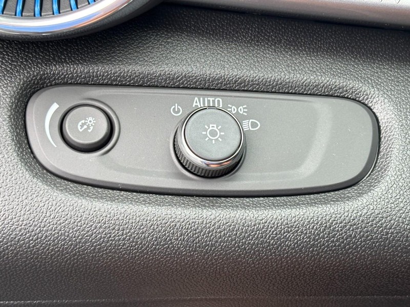 Chevrolet Trax Vehicle Image 12