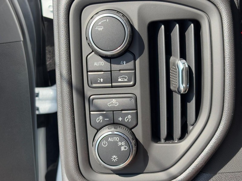 Chevrolet Silverado 1500 Vehicle Image 13