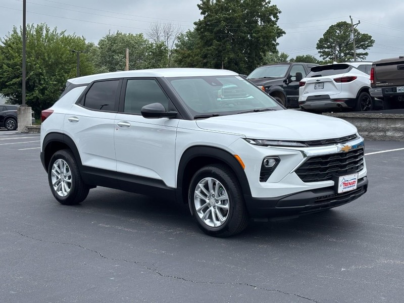 Chevrolet TrailBlazer Vehicle Image 02