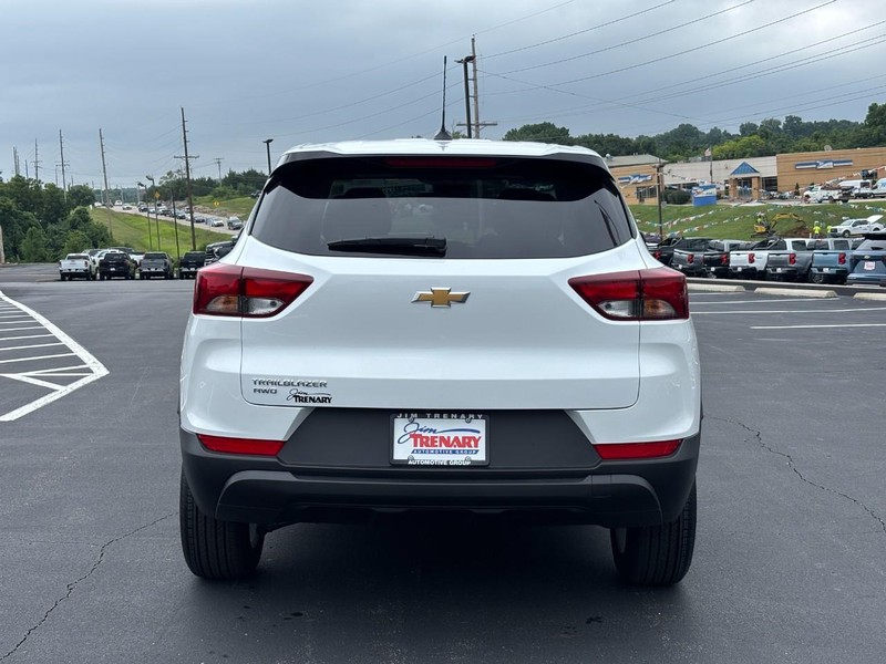 Chevrolet TrailBlazer Vehicle Image 06