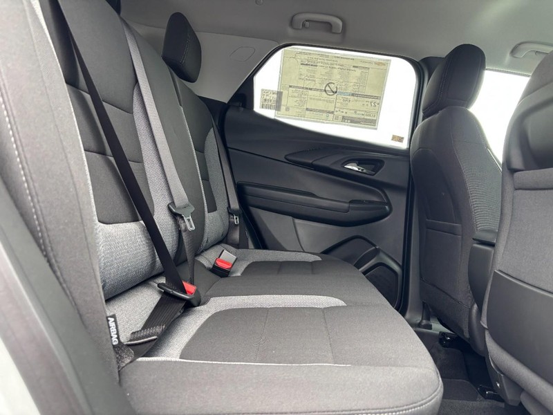 Chevrolet TrailBlazer Vehicle Image 11