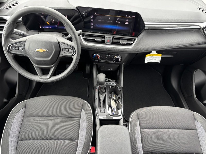 Chevrolet TrailBlazer Vehicle Image 12