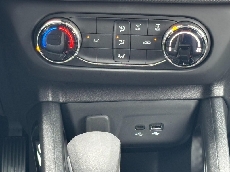 Chevrolet TrailBlazer Vehicle Image 15