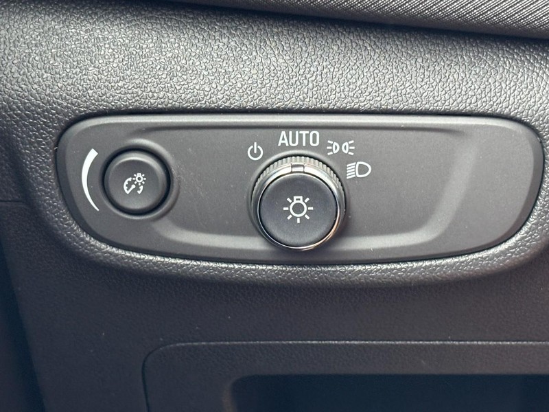 Chevrolet TrailBlazer Vehicle Image 17
