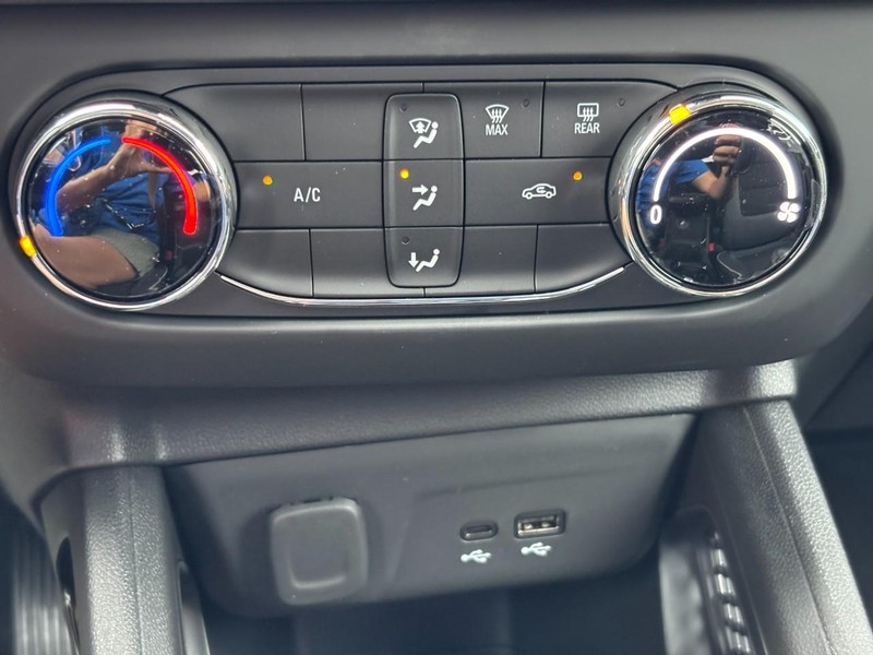 Chevrolet TrailBlazer Vehicle Image 23
